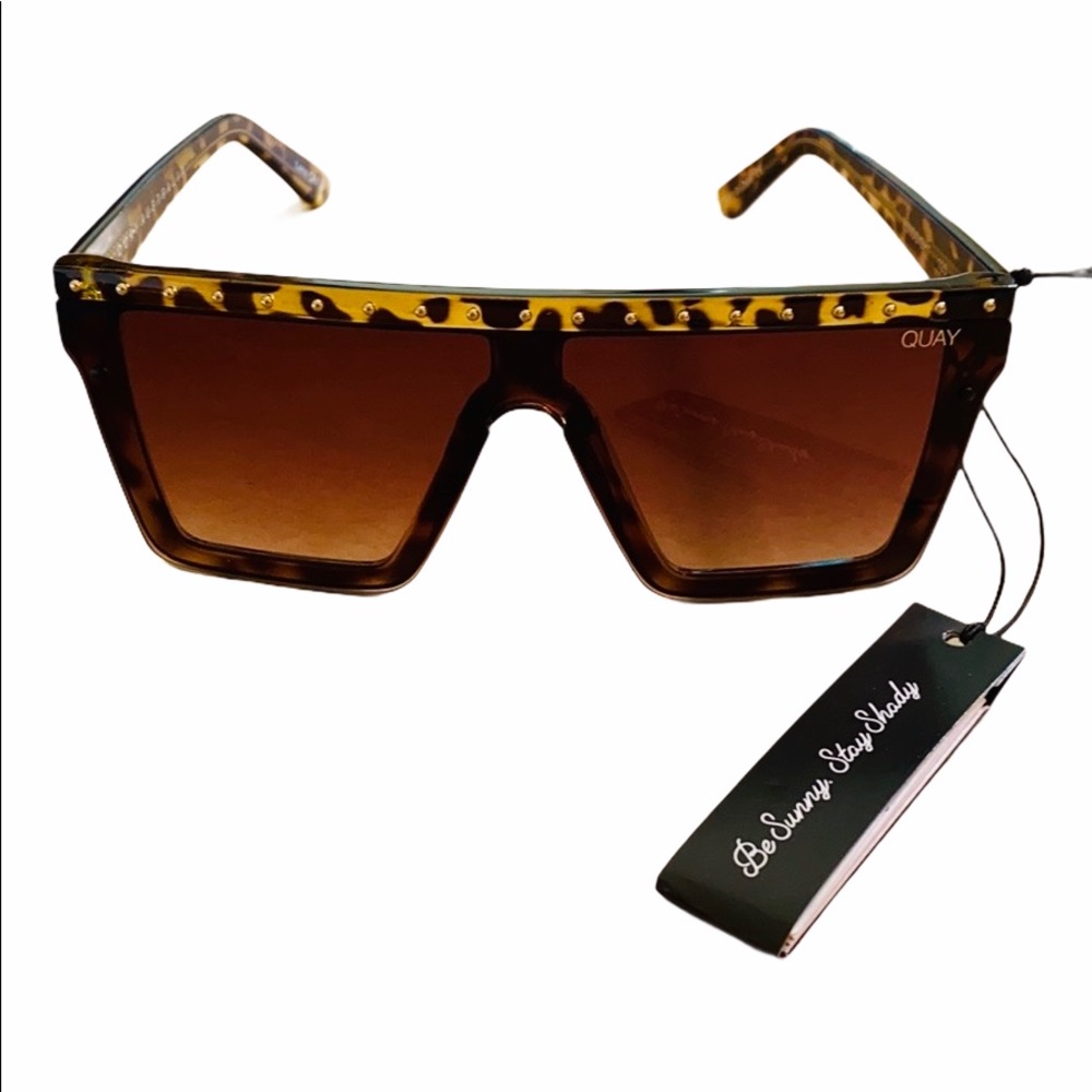QUAY x JLO Hindsight Tort Gold Stud/Brn Sunnies - Picture 2 of 5
